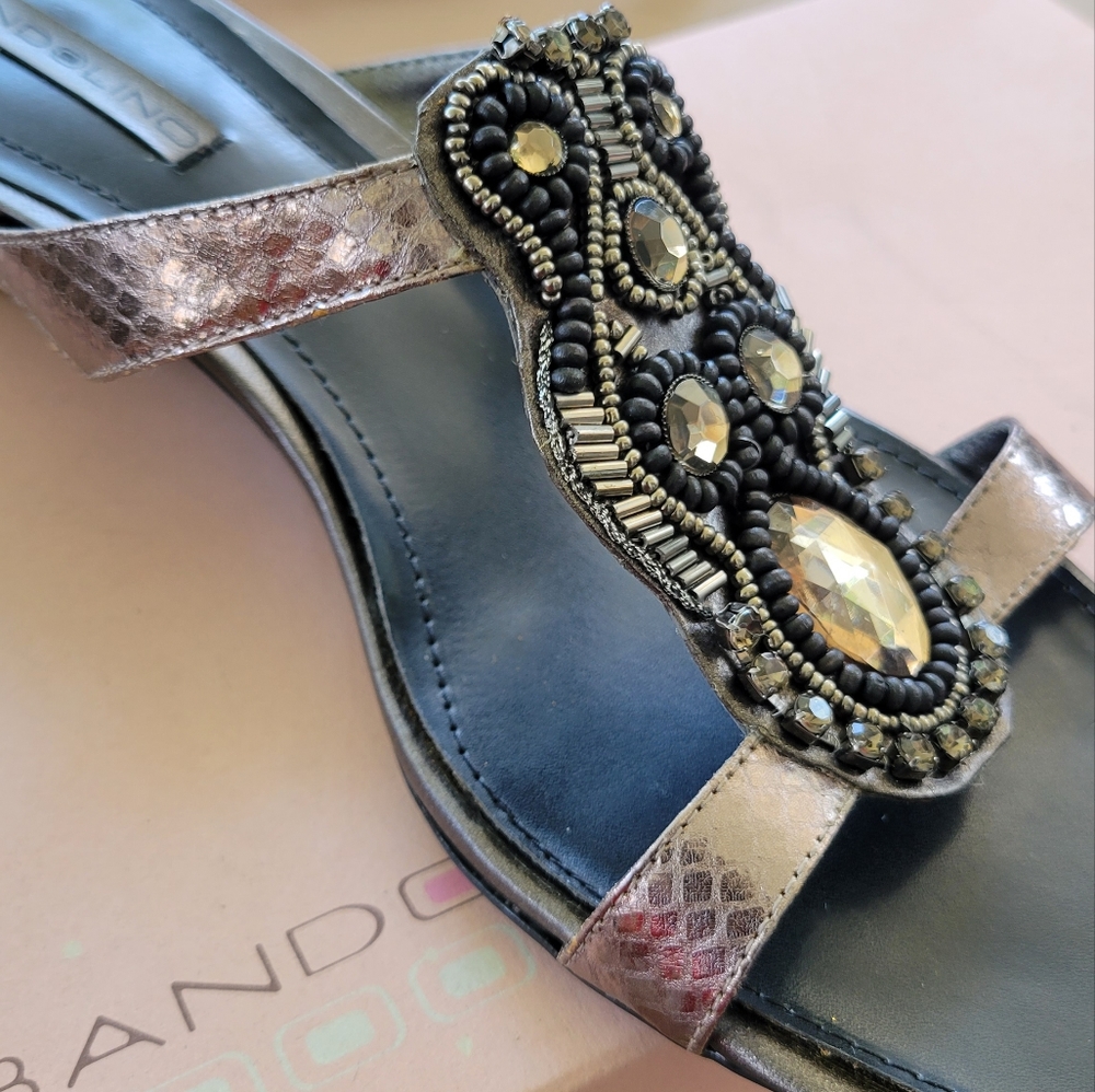 Bandolino Sandles